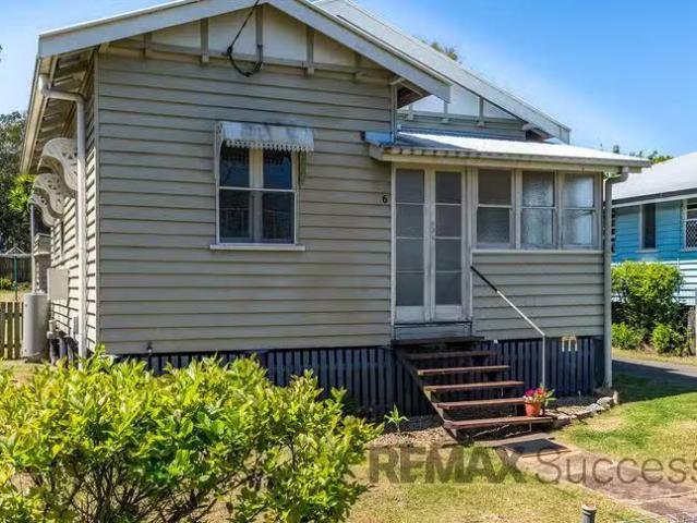 For Rent! 2 BR 6 Parkinson Street, South Toowoomba, QLD 4350