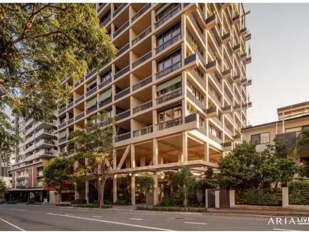 Cheap 2 BR 703/20 Edmondstone Street, South Brisbane, QLD 4101