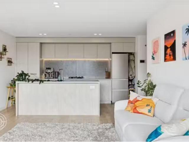 New 2 BR 804/258 Northbourne Avenue, partson Apartment for ren.