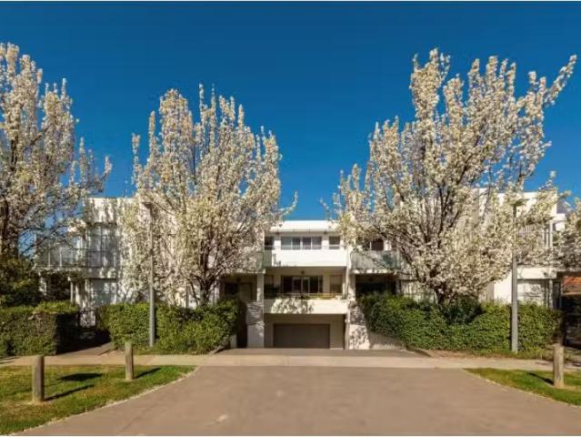 Unique 2 BR 8/15 Berrigan Crescent, O'CONNOR Apartment for ren.