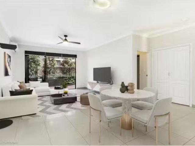 Just in! 2 BR 84/49 Henderson Road, ALEXANDRIA Apartment for r.