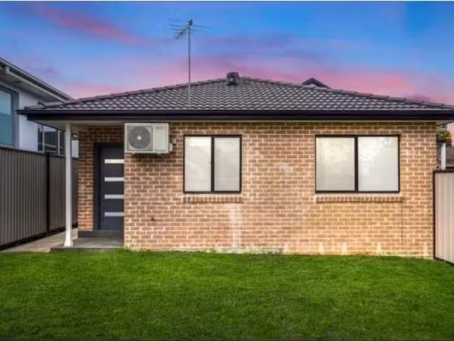 Unique 2 BR 8A Memphis Street, Mount Druitt House for rent Li.