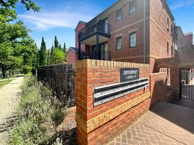 Cheap 2 BR 9/1 Ijong St, Braddon Apartment for rent Listed by.