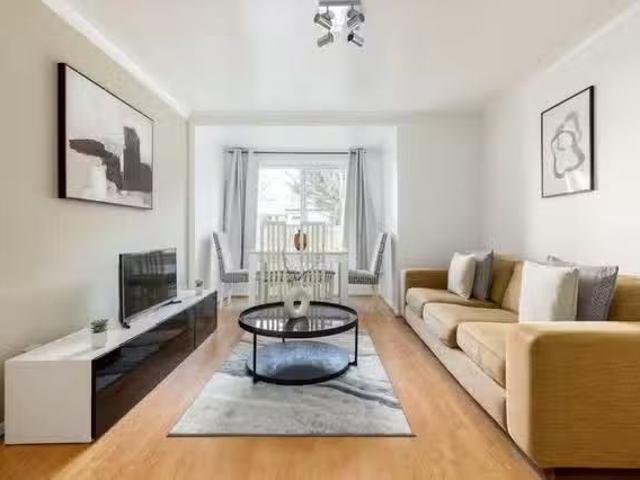 Unique 2 BR Chaucer Drive