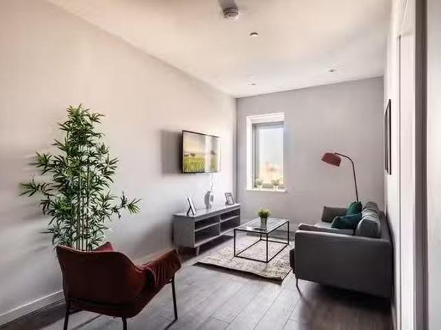 For Rent! 2 BR Crosby Road North