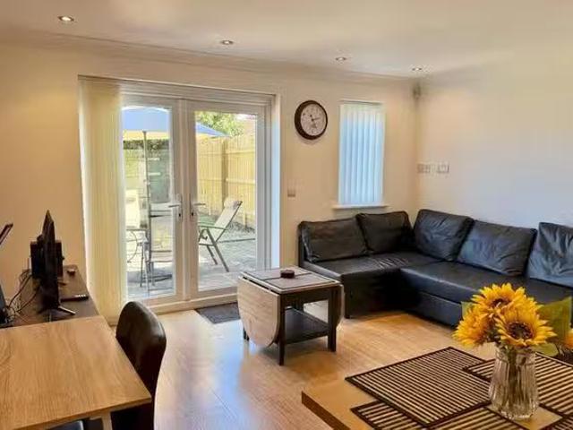 Deal! 2 BR Cwrt Lafant