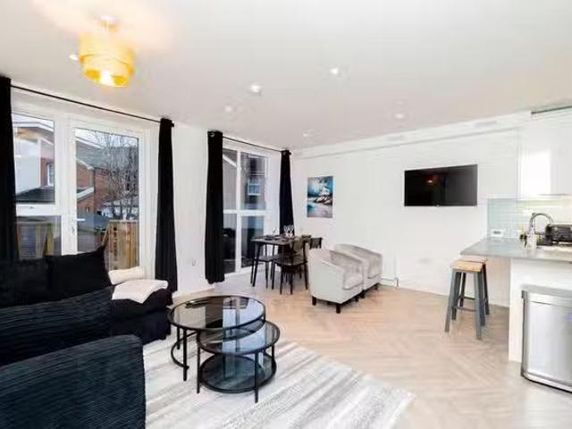 For Rent! 2 BR Avebury Avenue