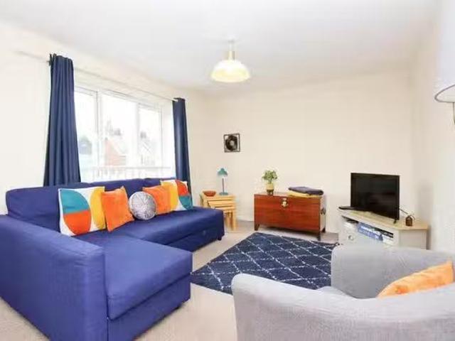 Nice 2 BR Forest Road