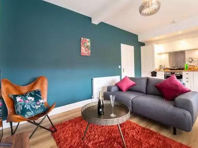 Cheap 2 BR King Street