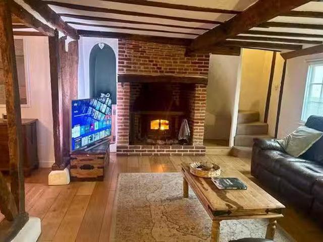 Cheap 2 BR Lexden Road