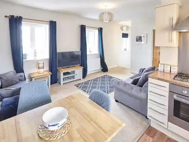 Cozy 2 BR Murrayfield Gardens