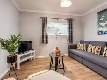 Cozy 2 BR Racecourse View