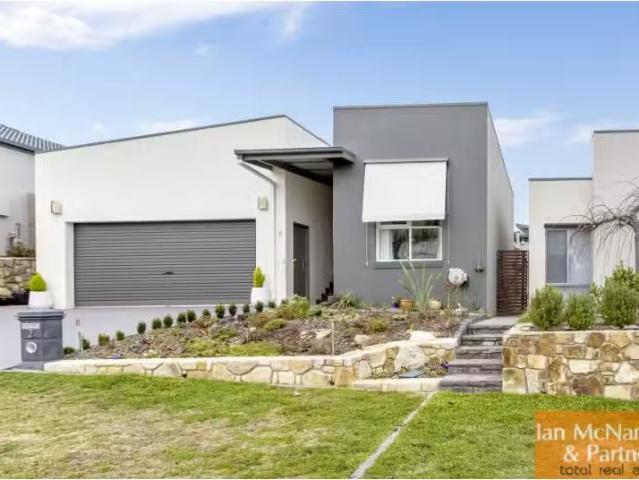 Nice 2 Goolara Place, Jerrabomberra House for rent Listed by.