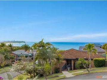 Unique 2 Gem Close, Caves Beach House for rent Listed by Lisa.