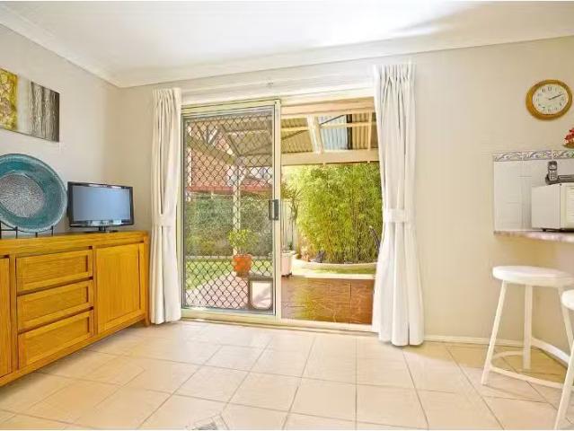 Cozy 2 Gilmore Close, GLENMORE PARK House for rent Listed by.