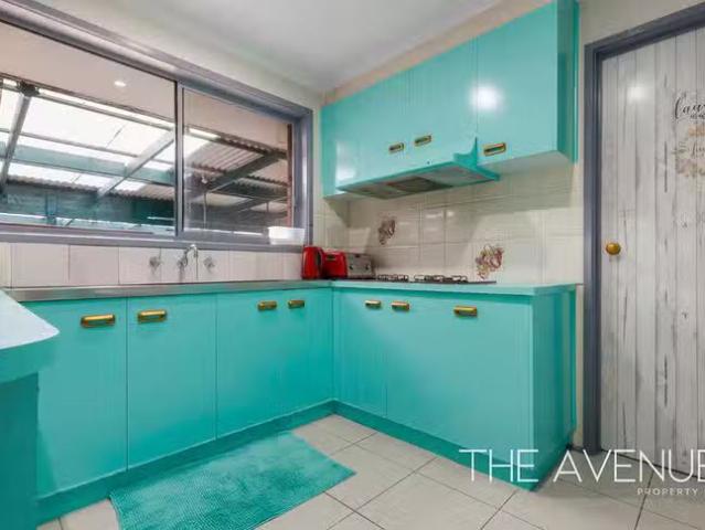 Rental! 2 Falcon Walk, Kings Park, VIC 3021