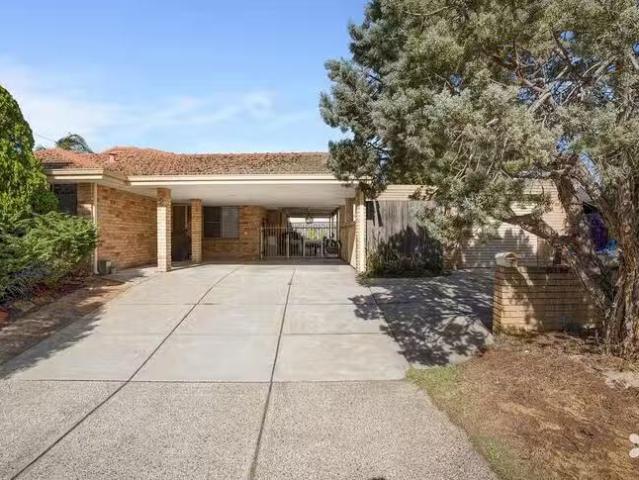 Nice 2 Leahy Court, Leeming, WA 6149