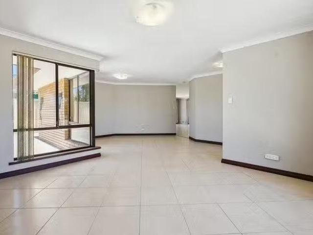 For Rent! 2 Maitland Close, Cooloongup, WA 6168