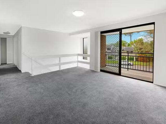 Cheap 2 Manoora Place, Ashmore, QLD 4214