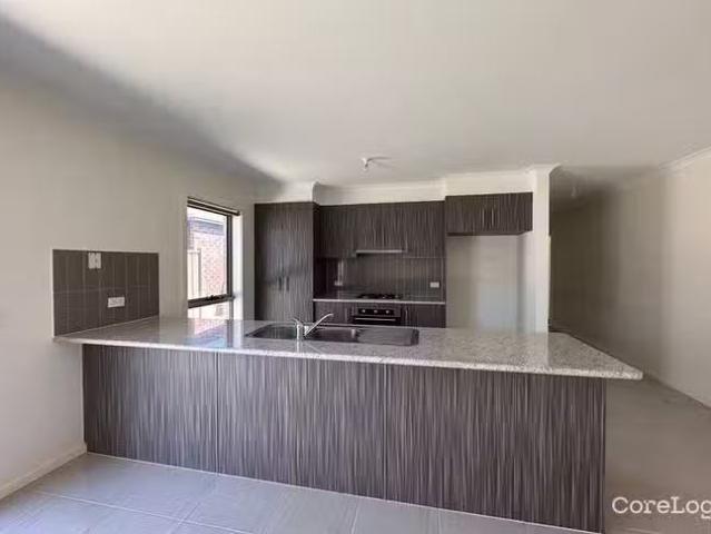 Nice 2 Milfoil Place, Brookfield, VIC 3338
