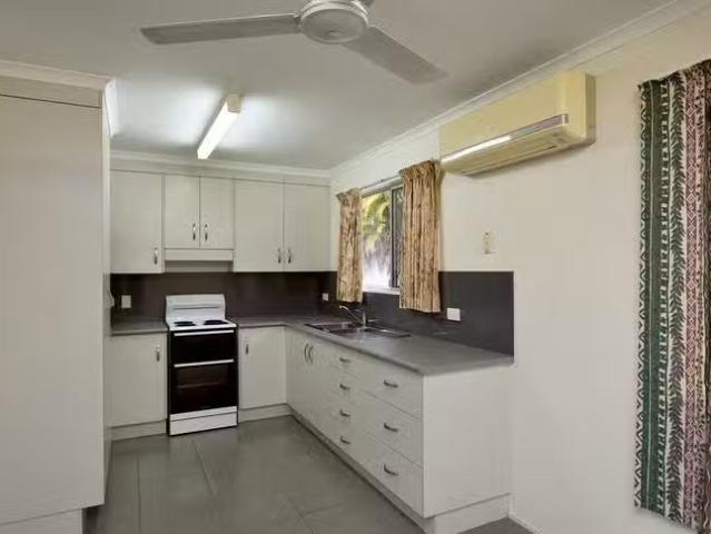 Deal! 2 Sunnyridge Road, West Gladstone, QLD 4680