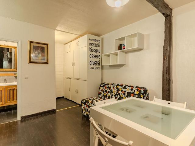 Cozy 2 Room Apartment in Le Marais district, Paris Amsterdam Apartments for Rent