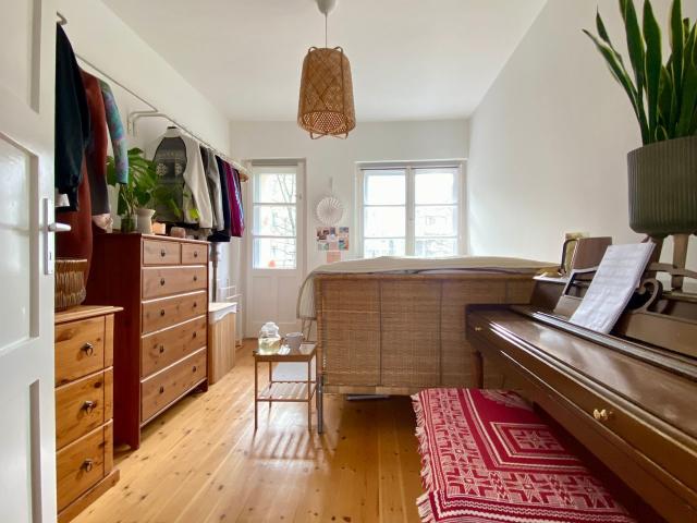 Cozy 2 Room Apartment with balcony fully furnished, available from Dec 26, Berlin Amsterdam Apartments for Rent