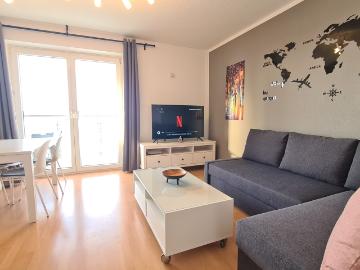 Cozy 2 Room Flat, Fully furnished, newly renovated, Perfect for Long term stay & Vacation & Fair