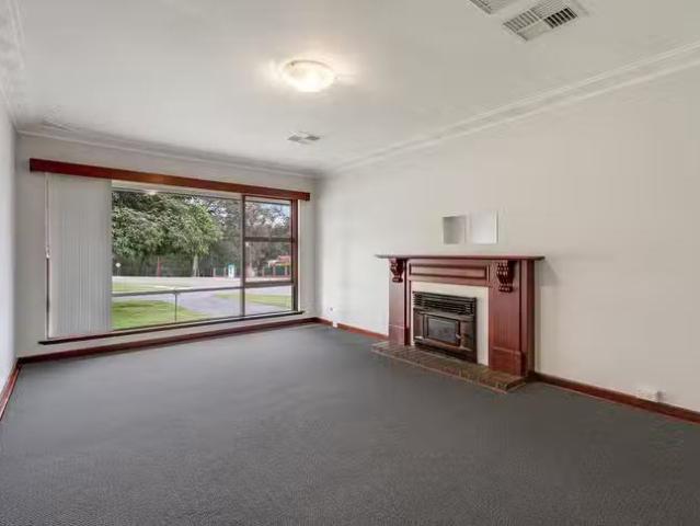 Cozy 2 Rex Street, Gosnells, WA 6110