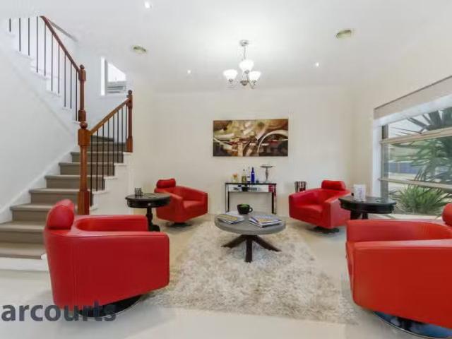 Cozy 2 Ridgegreen View, Caroline Springs VIC 3023