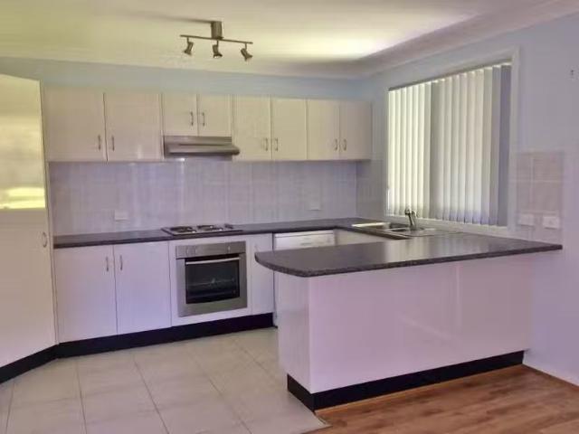 Deal! 2B Woodglen Crescent, MOLLYMOOK, NSW 2539 Townhouse fo.