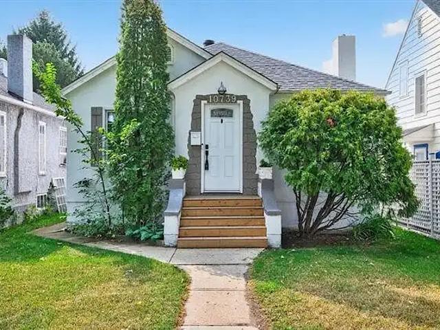 Cozy 2bedrooms + 1Den, Bungalow in Queen Alexandra, single garage