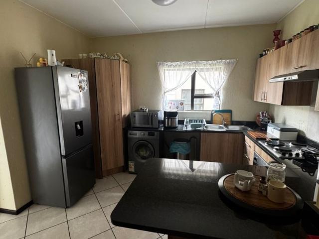 Cozy 2BR Flat in Goedeburg with Fibre