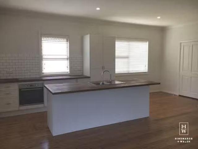 Just in! 34 Missingham Parade, Robertson, NSW 2577