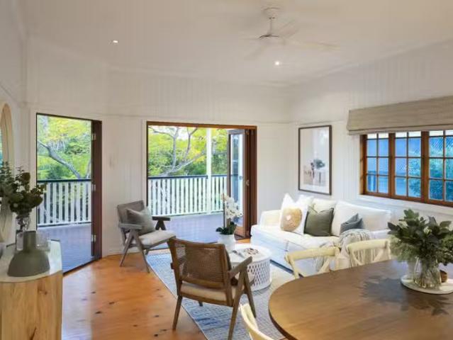 Just in! 34 Burns Parade, Chapel Hill, QLD 4069
