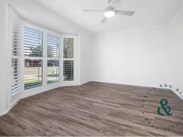 Nice 34 Benjamin Lee Drive, Raymond Terrace House for rent Li.
