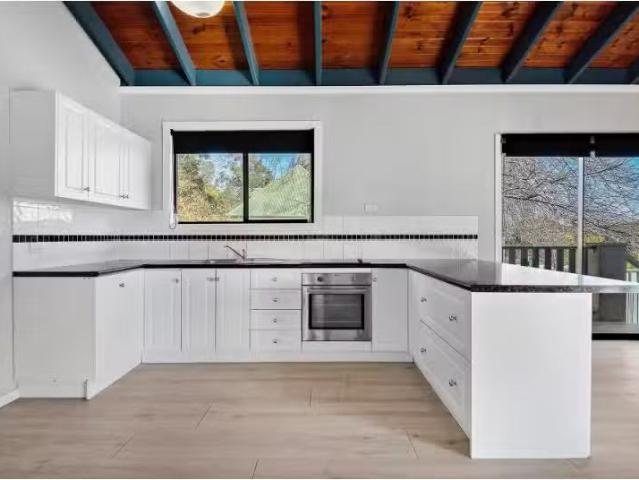 Nice 34 Vulture Street, Ellalong House for rent Listed by Kat.