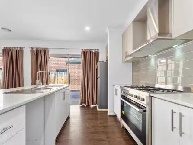 Unique 34 Yellowbox Drive, Point Cook VIC 3030