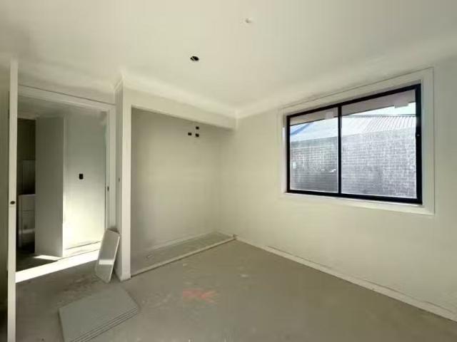 Just in! 34a Wattawan Crescent, ANAMBAH Apartment for rent Li.