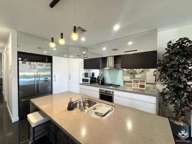Cheap 3/5021 Emerald Island Drive, Carrara, QLD 4211