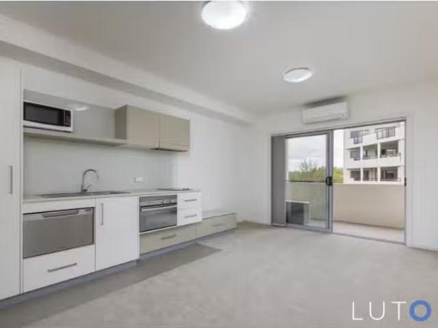 For Rent! 3/56 Cowlishaw Street, Greenway Apartment for rent.