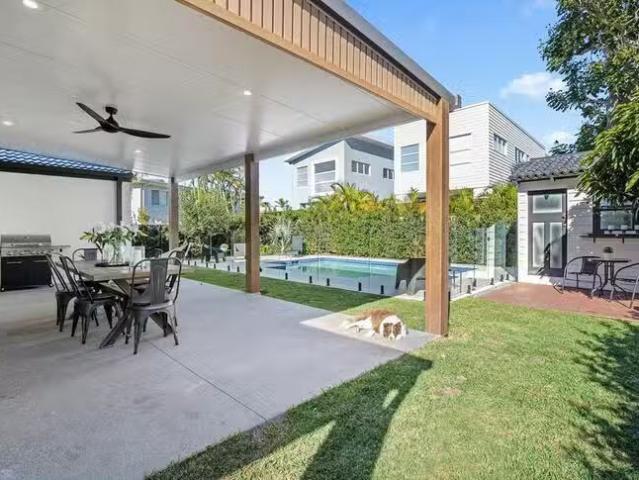 Cozy 35 Boongala Road, Broadbeach Waters, QLD 4218