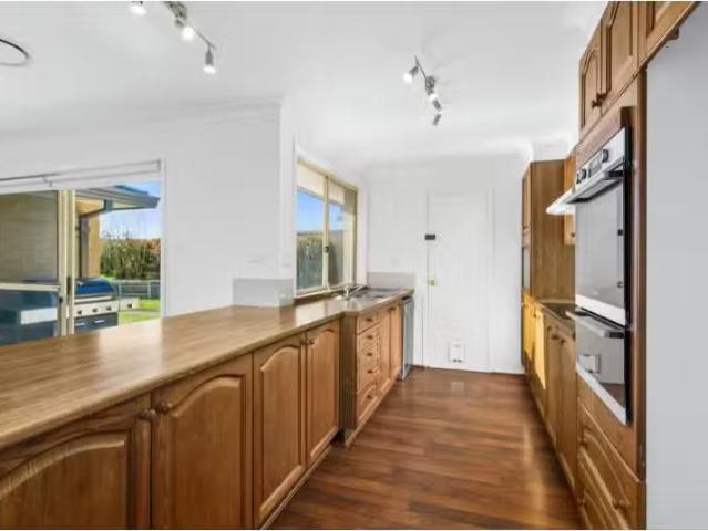 Charming 35 Kennedy Close, MOSS VALE House for rent Listed by.