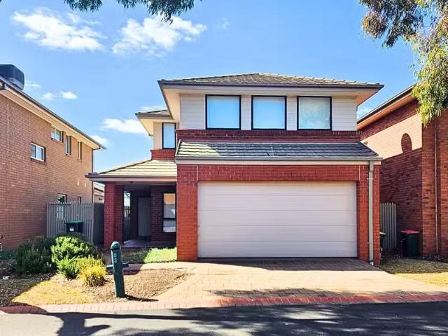 Charming 35 Turnstone Drive, Point Cook VIC 3030