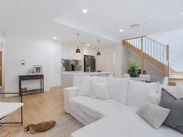 Just in! 3/63 Pembroke Street, Carina, QLD 4152