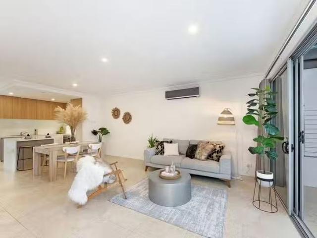 Cheap 36 York Street, Robina, QLD 4226