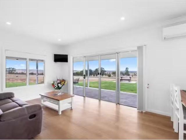 Deal! 371 Tullamore Road, TAMWORTH House for rent Listed by L.