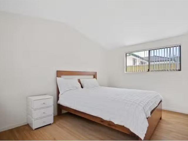 Charming 376A Luxford Road, LETHBRIDGE PARK House for rent Li.