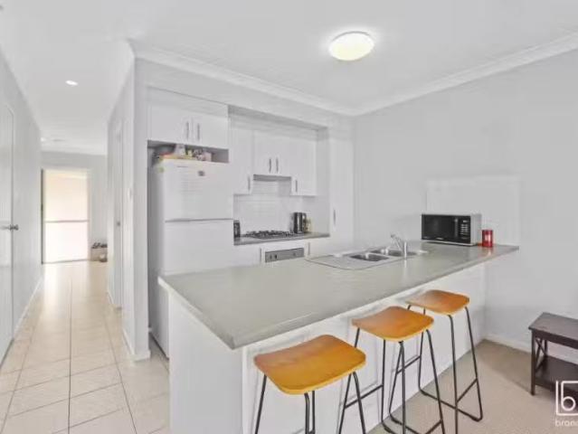 Just in! 37/8 Stockton Street, MORISSET Townhouse for rent Li.