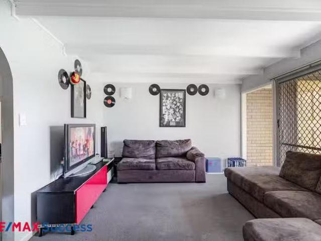 New 379 Hume Street, Kearneys Spring, QLD 4350